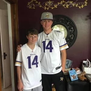 Meet your Posher, Max